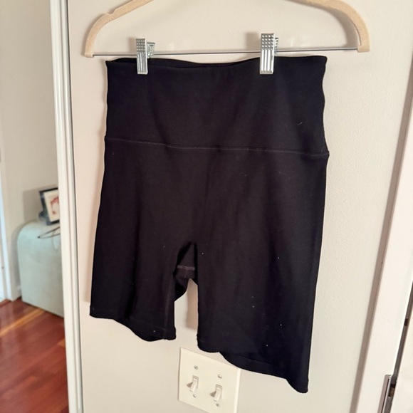 SOLID & STRIPED SPORT High Tide 7 Inch Ribbed Biker Short - Picture 4 of 5